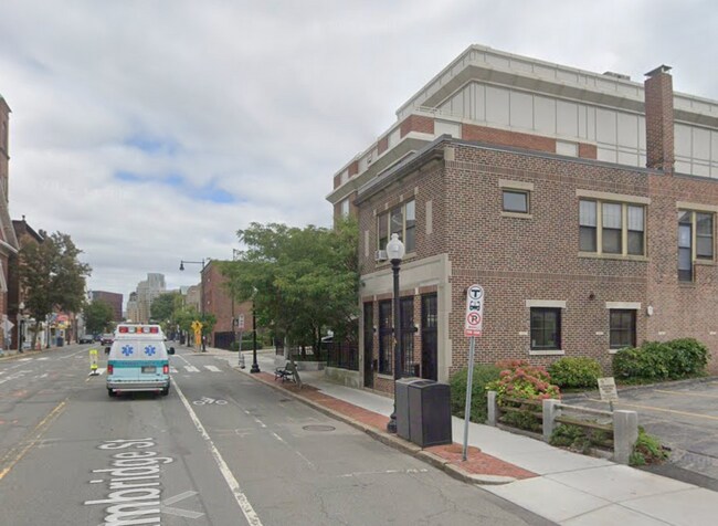 Building Photo - 339 Cambridge St