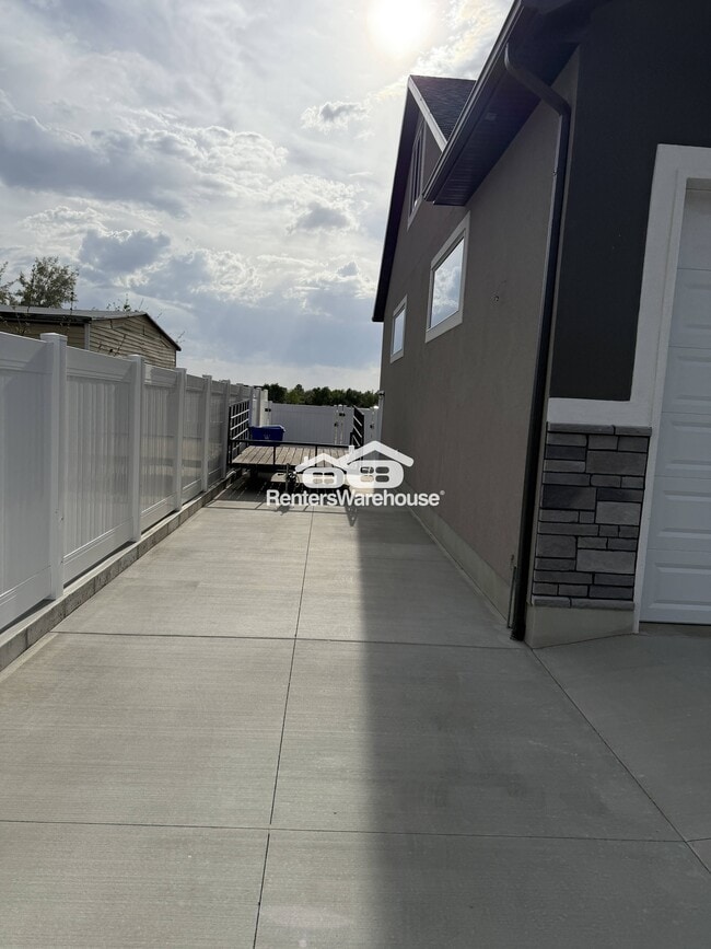 Building Photo - 373 N 2625 W
