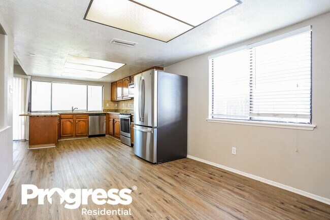 Building Photo - 4141 Yellowleaf Dr