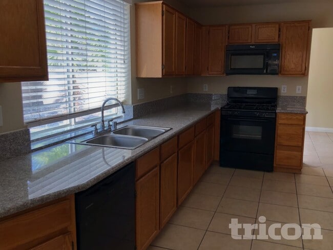 Foto del edificio - 6941 Wine River Dr