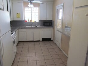 Building Photo - 1425 E Hudson Dr