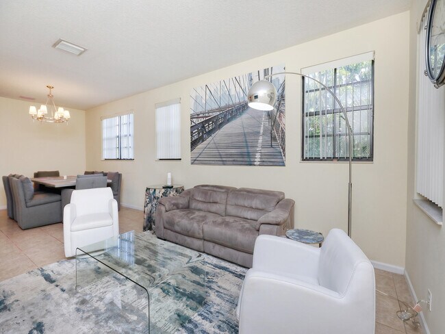 Foto del edificio - 102 Astor Cir