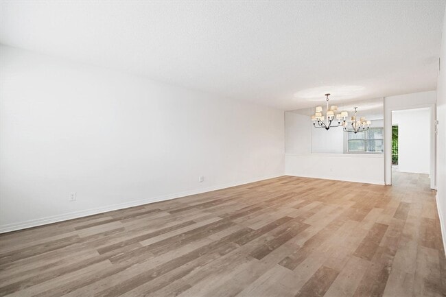 Building Photo - SPANISH VILLA CONDOMINIUM