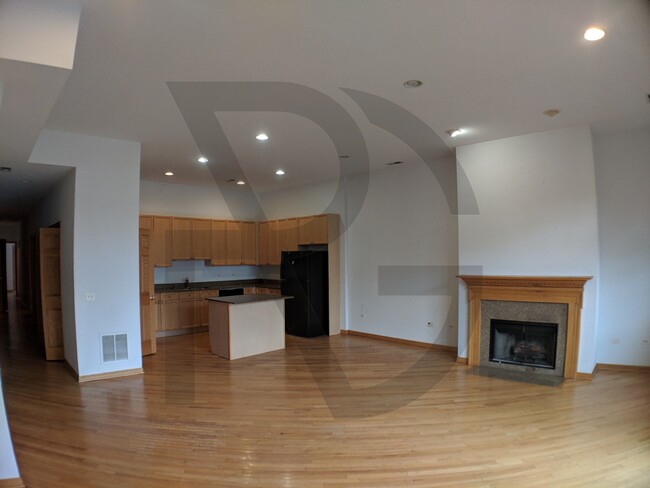 Building Photo - 2531 N Southport Ave