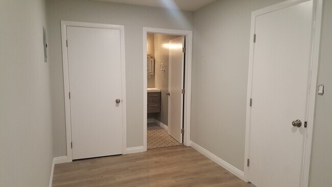 Building Photo - 5215 Marmion Way