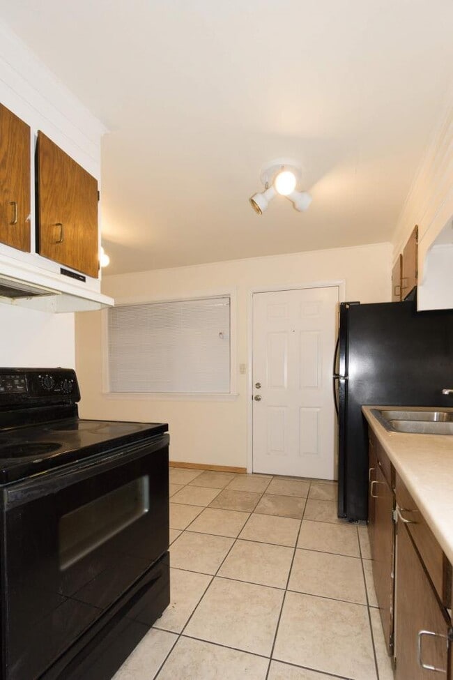 Building Photo - 2 bedroom in Renton WA 98057