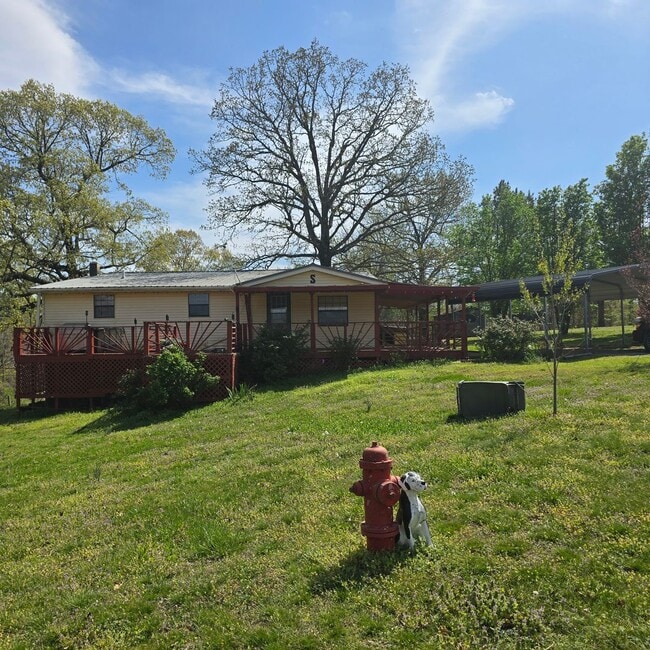 Building Photo - Freshly Updated 3 Bedroom/ 2 Bathroom Coun...