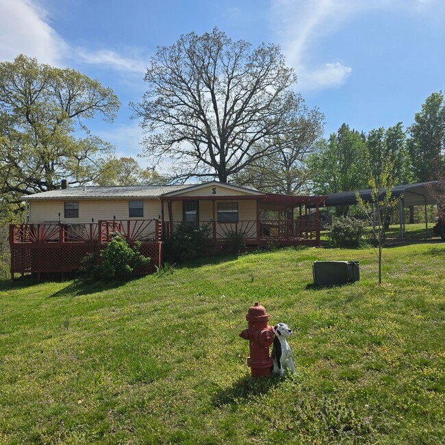 Foto del edificio - Freshly Updated 3 Bedroom/ 2 Bathroom Country Home