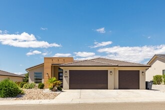 Building Photo - 3075 E Lavatera Dr