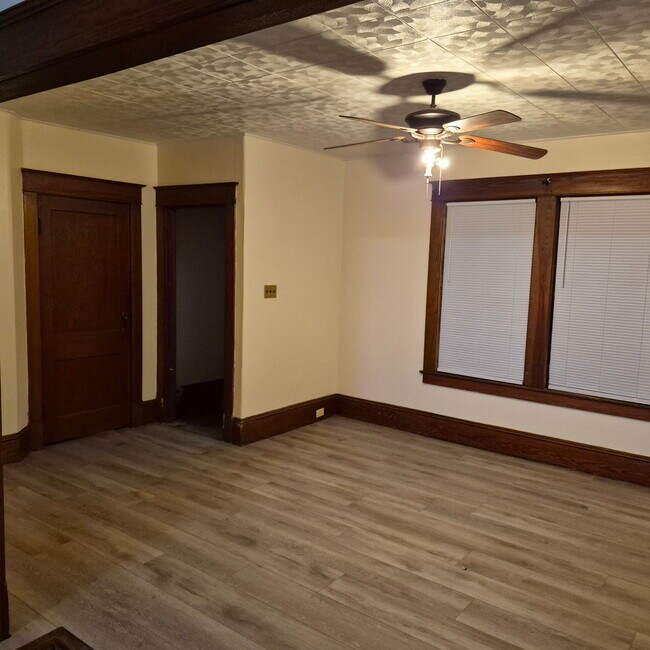 Tamaño de la sala de estar 13x16 - 189 Oak St