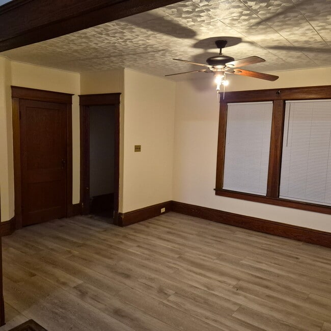 Living room size 13x16 - 189 Oak St