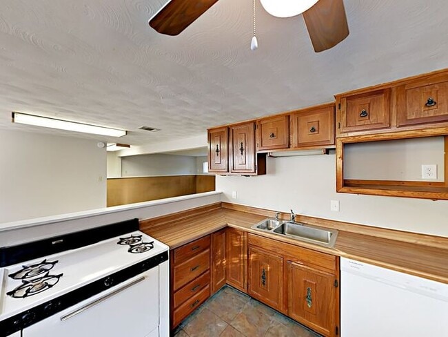 Building Photo - No Application Fees* $500 Off 1st months r...