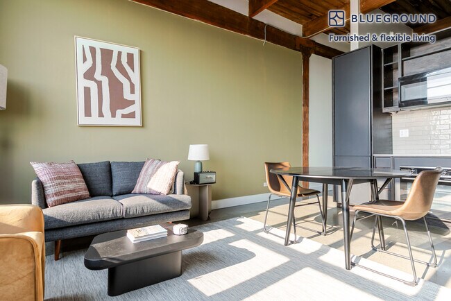 Foto del edificio - 2061 N Southport Ave