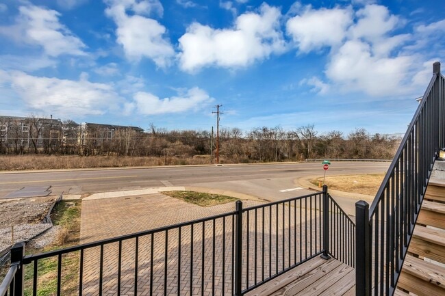 Building Photo - Modern Living in West Nashville