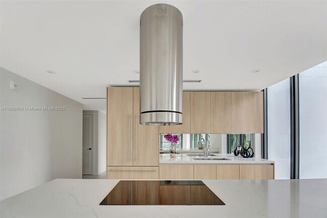 Foto del edificio - 9901 W Bay Harbor Dr