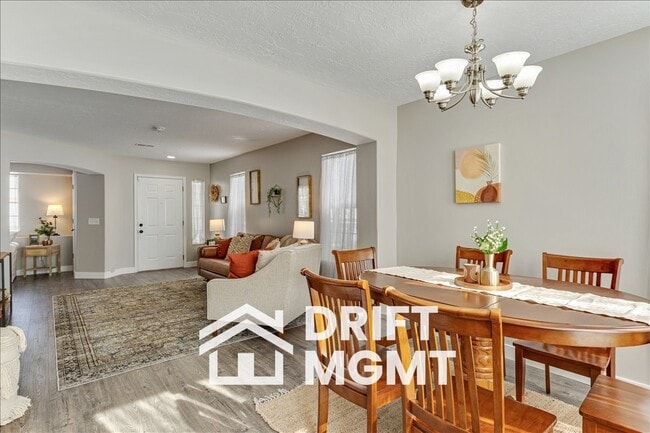 Building Photo - 184 E Rideout Hall Ln