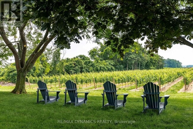 Photo du bâtiment - 1301 E & West Line