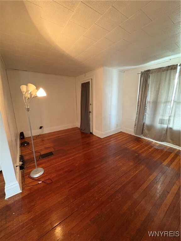 Foto del edificio - 310 E Delavan Ave