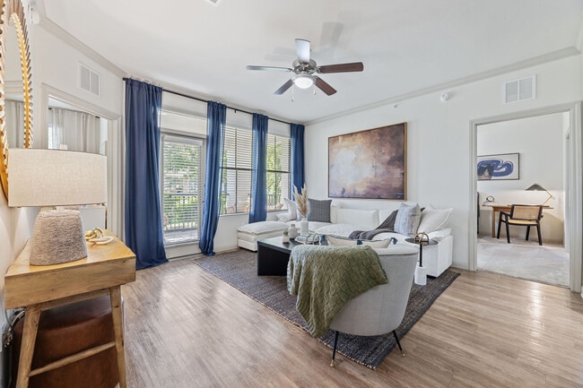 Building Photo - Kingsland West