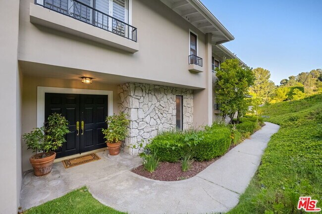 Building Photo - 1095 Linda Glen Dr