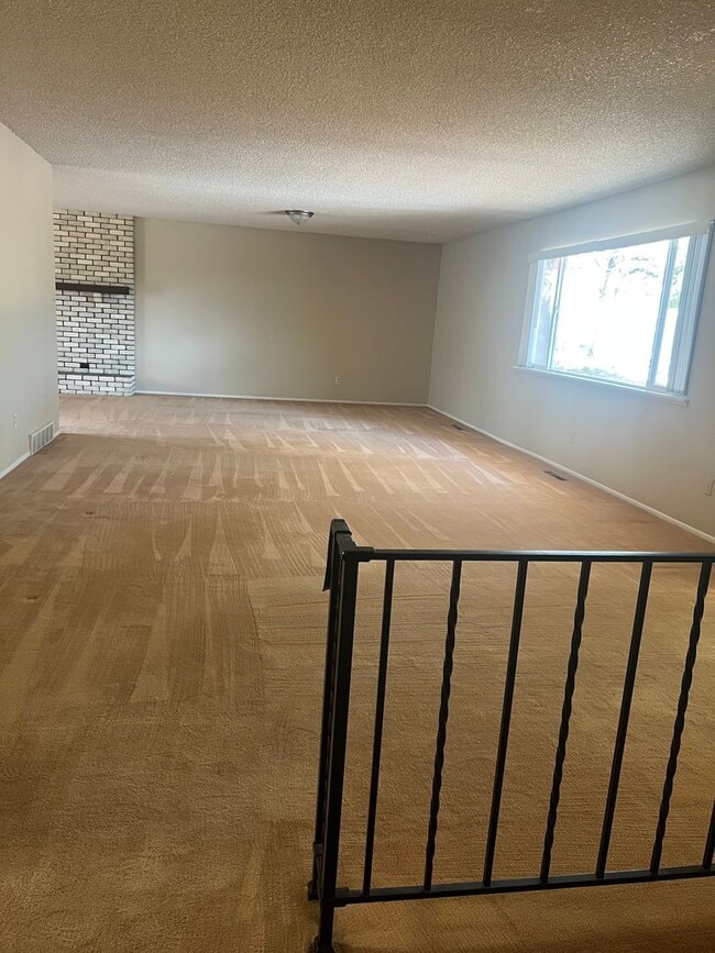 Photo - 4 Bed 2.5 Bath with A/C - Available Now! House