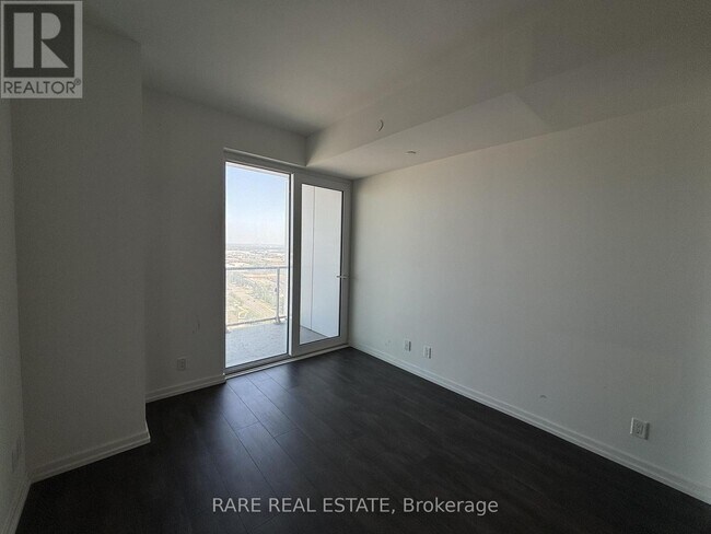 Photo du bâtiment - 1000 Portage Pkwy