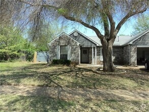Building Photo - 2701 Fountainview Dr