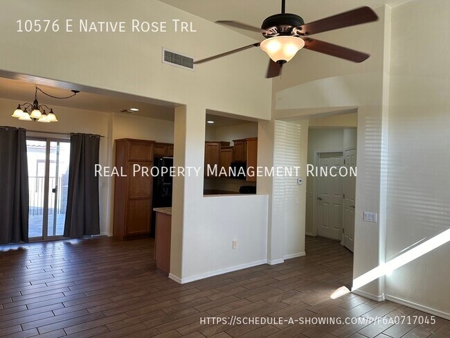 Foto del edificio - Eastside 3 Bed 2.5 Bath w/ Community Pool!