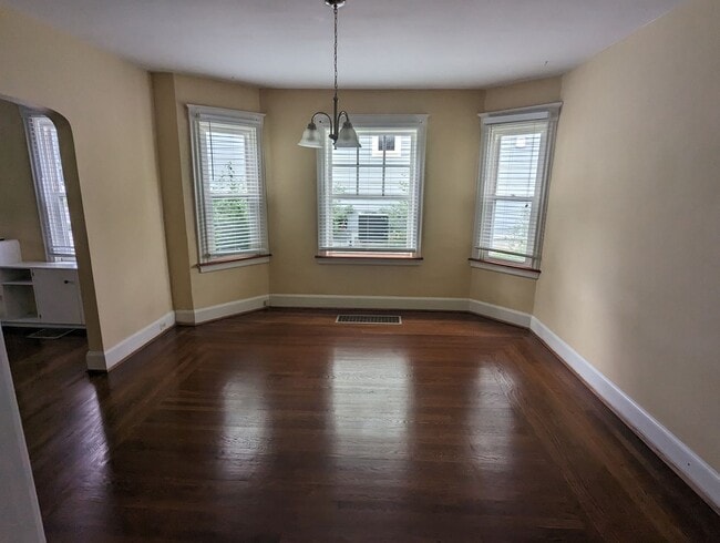 Building Photo - 3827 Millsbrae Ave