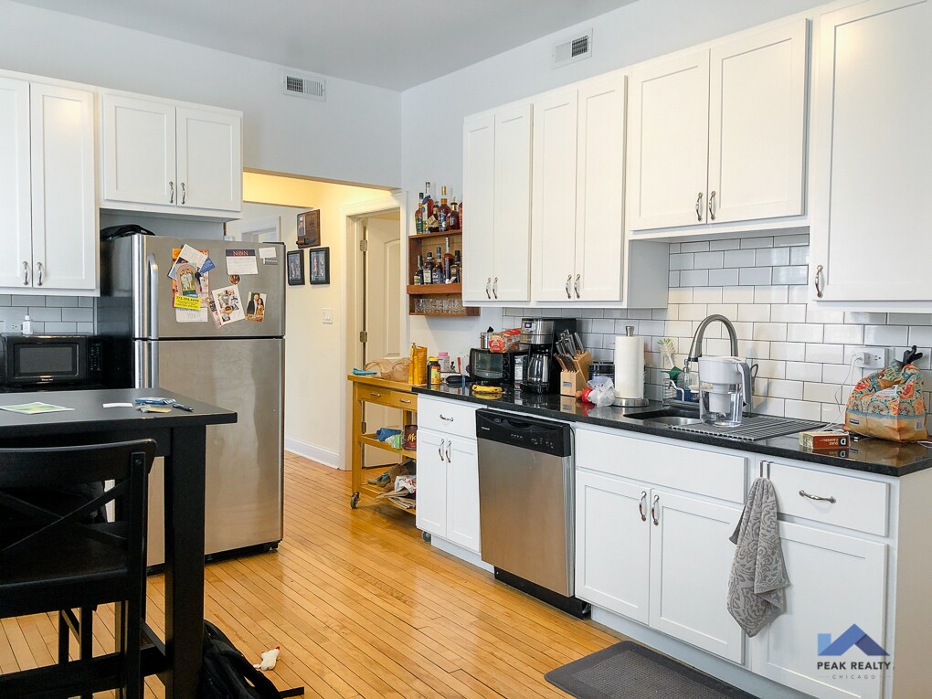 Primary Photo - 2026 W Webster Ave
