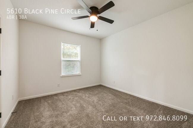 Foto del edificio - 5610 Black Pine Cir