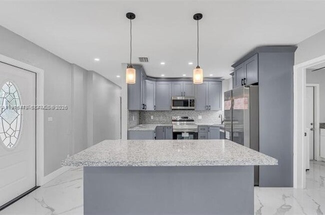 Building Photo - 1120 NW 184th Dr