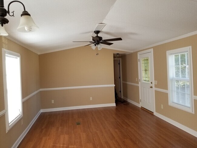 Building Photo - Two Bedroom home