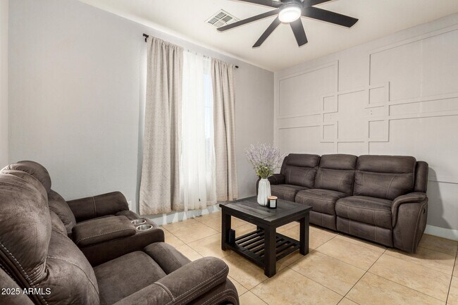 Foto del edificio - 6609 W Johnson St