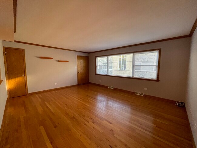 Foto del edificio - 8610 W Summerdale Ave