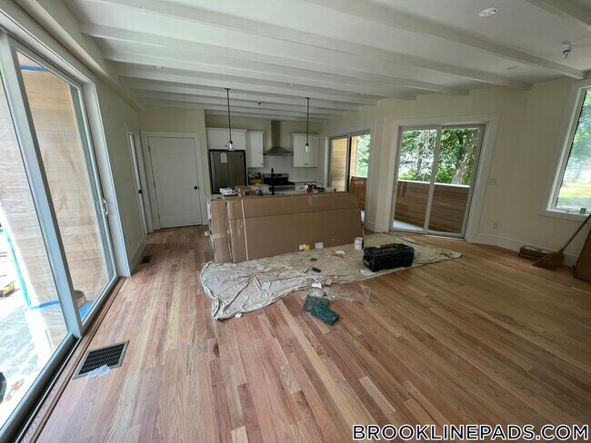 Building Photo - 65 Cameron St