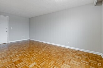 Bachelor - 500SF - Living Room - 65 Windermere Ave