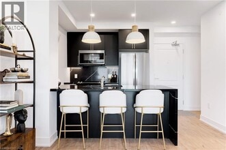 Building Photo - 803 Dundas St E