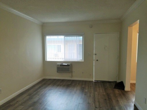Foto del edificio - 360 W Chevy Chase Dr