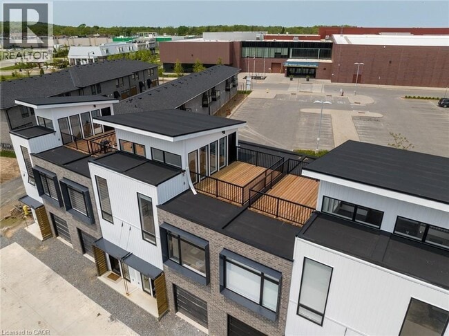 Building Photo - 33 Summersides Mews