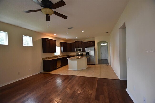 Building Photo - 708 Lake Tarpon Way