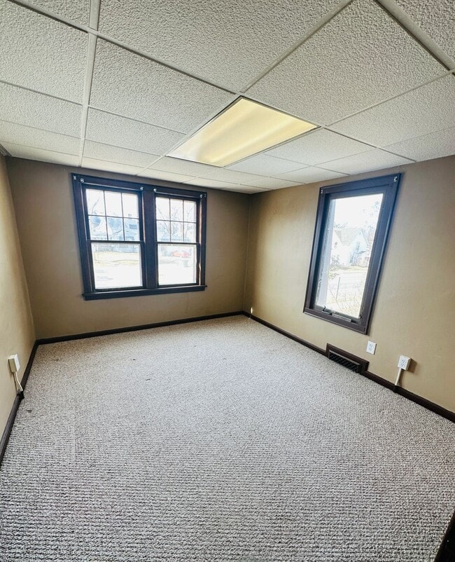 Building Photo - 1022 Birchmont Dr NE