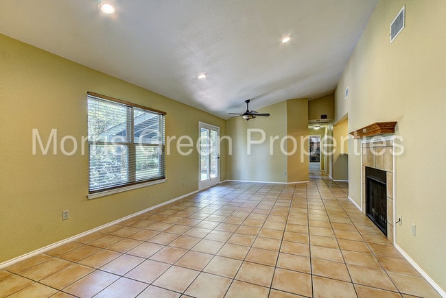 Building Photo - 2703 Holly Springs Ct
