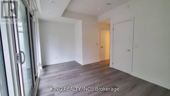 Photo du bâtiment - 871 Sheppard Ave W