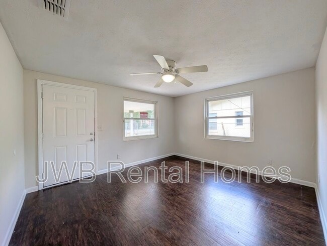 Foto del edificio - 9023 Madison Ave