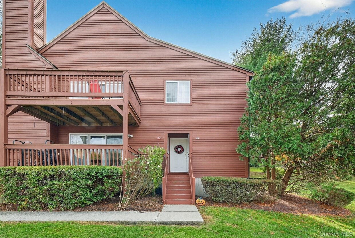 Primary Photo - 201 Tamarack Ln