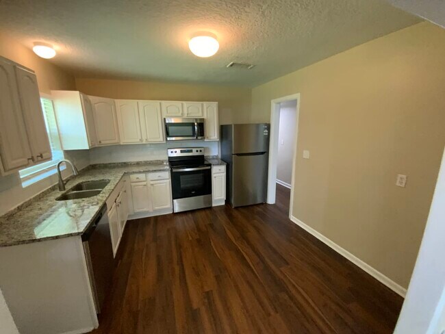 Building Photo - 6371 Sauterne Dr