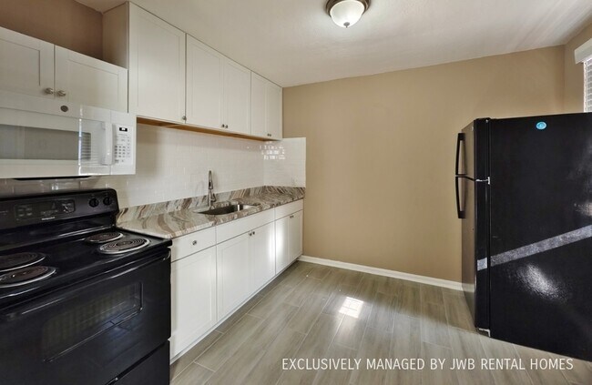 Foto del edificio - 1124 W 25th St