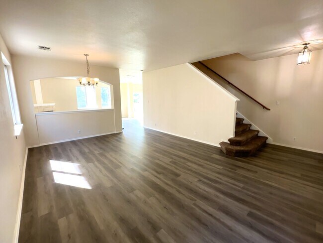Spacious living room - 13906 Randalstone Dr