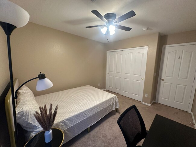 Foto del edificio - 2215 W Nancy Ln